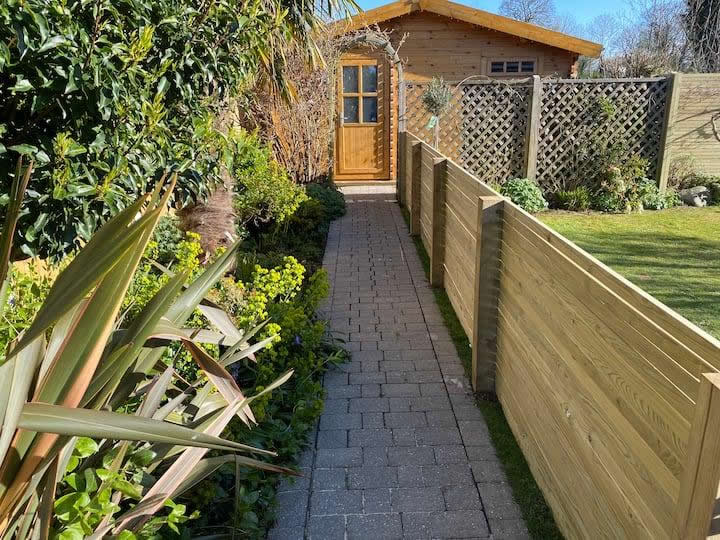 Garden cabin layout positioned alongside a boundary fence